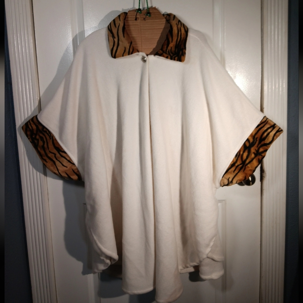 SzL shawl with animal Print